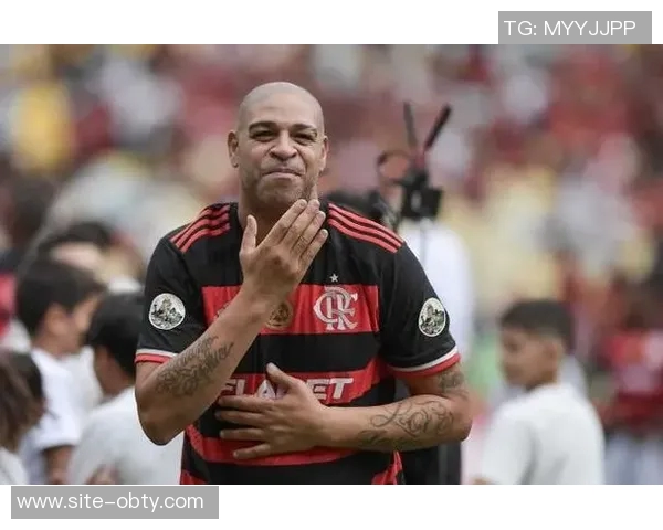 国米官方社交媒体分享图拉姆与阿德里亚诺合影瞬间前辈签名传承情怀